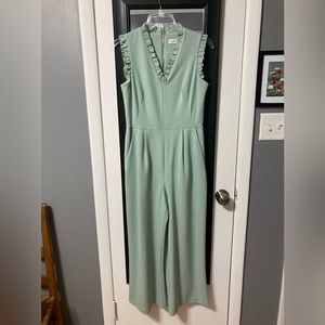 Calvin Klein size 6 cropped jumpsuit in sage green